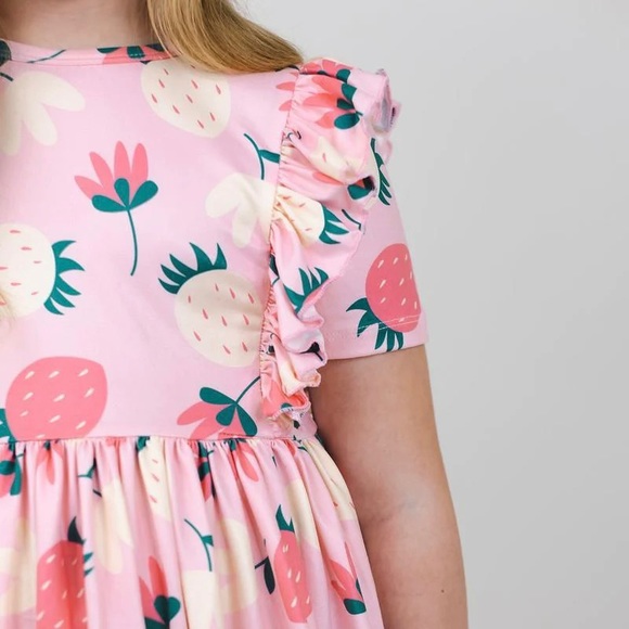 mila & rose Other - Mila & Rose STRAWBERRY SHORTCAKE S/S RUFFLE TWIRL DRESS 12-24 months